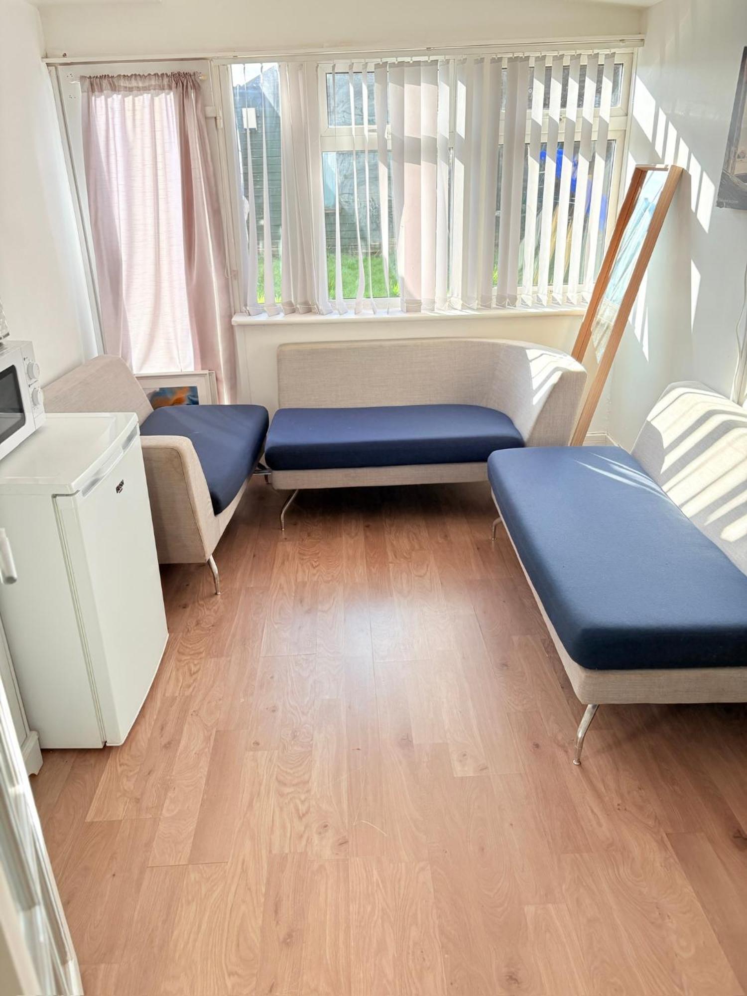 Luton Lodge - Newly Renovated Ideal For Short Stay, Close To Airport Train Station, Free Parking Off Street , Luxury Comfort In Low Price 외부 사진